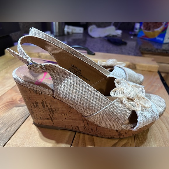 Jellypop Shoes - Jelly pop Wedge Sandals - size 7